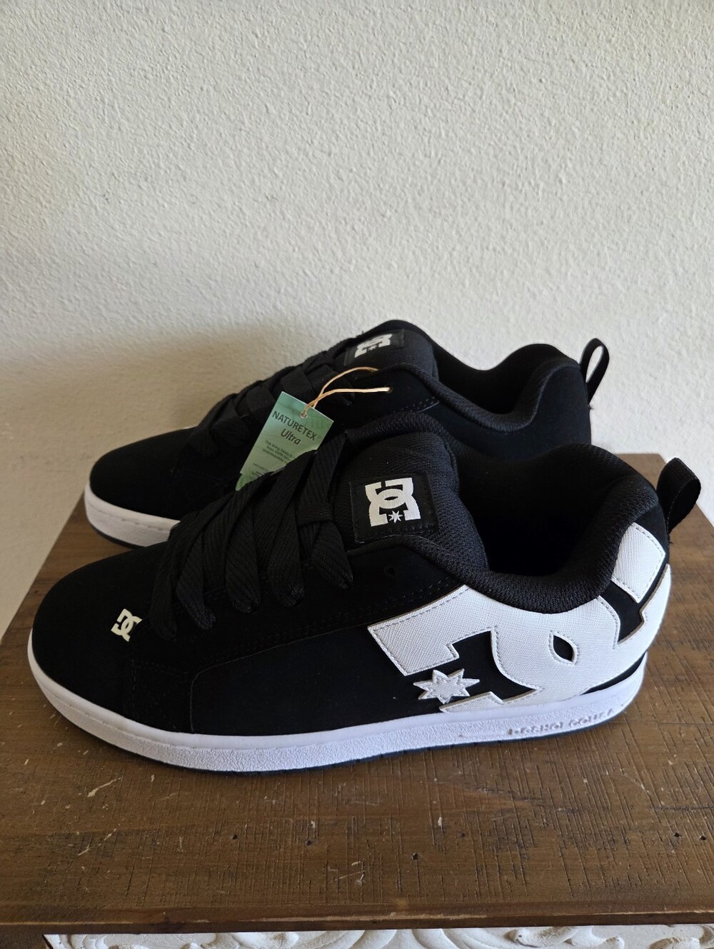 DC Mens Court Graffik Skate Shoes Size 12 In Black NWT - Picture 4 of 10